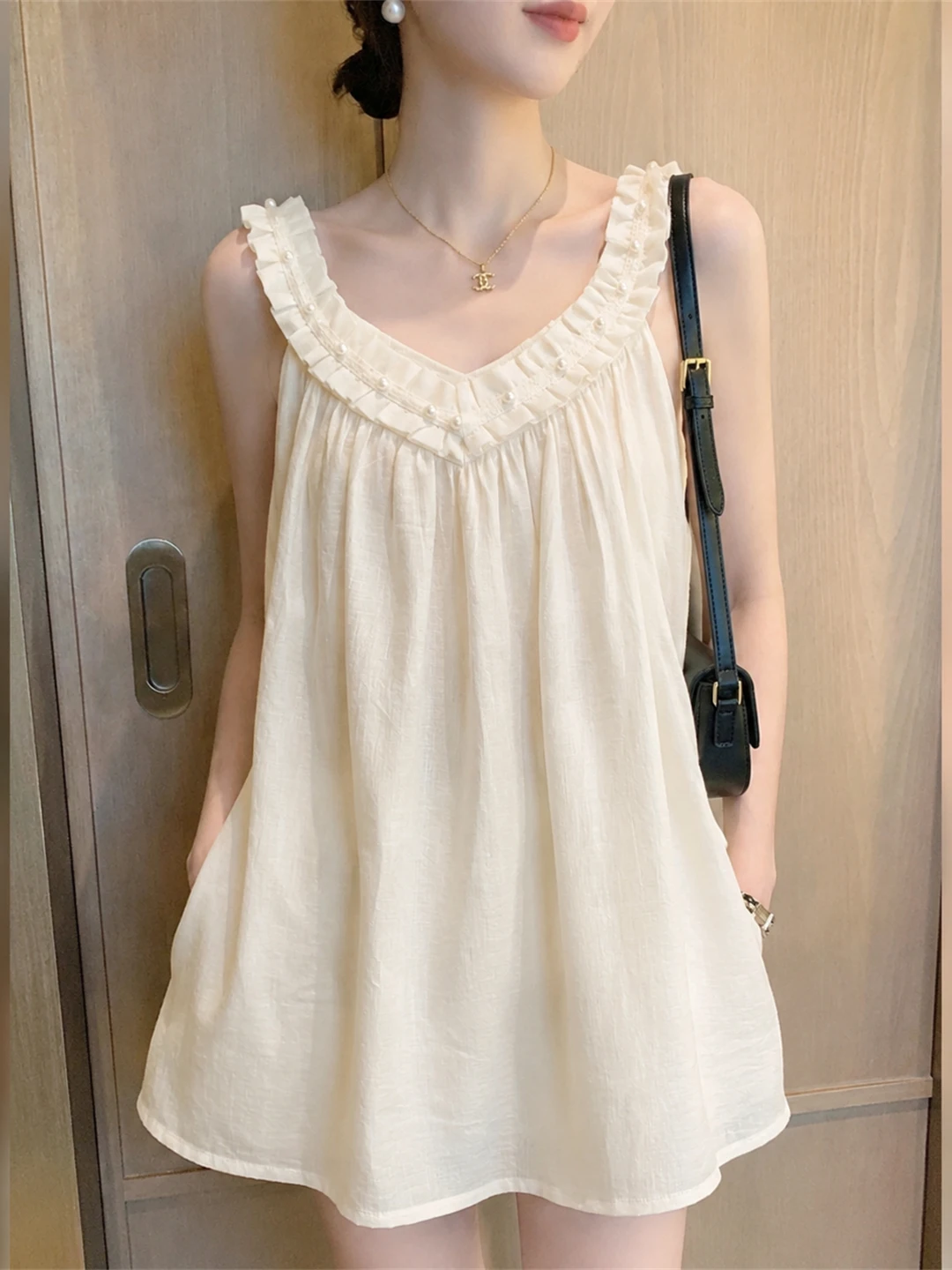 Elegant Slimming Loose Casual Top Sleeveless Summer Fashionable Women's Clothing Korean Style V-neck Mid-length Tunic
Elegant Slimming Loose Casual Top Sleeveless Summer Fashionable Women's Clothing Korean Style V-neck Mid-length Tunic