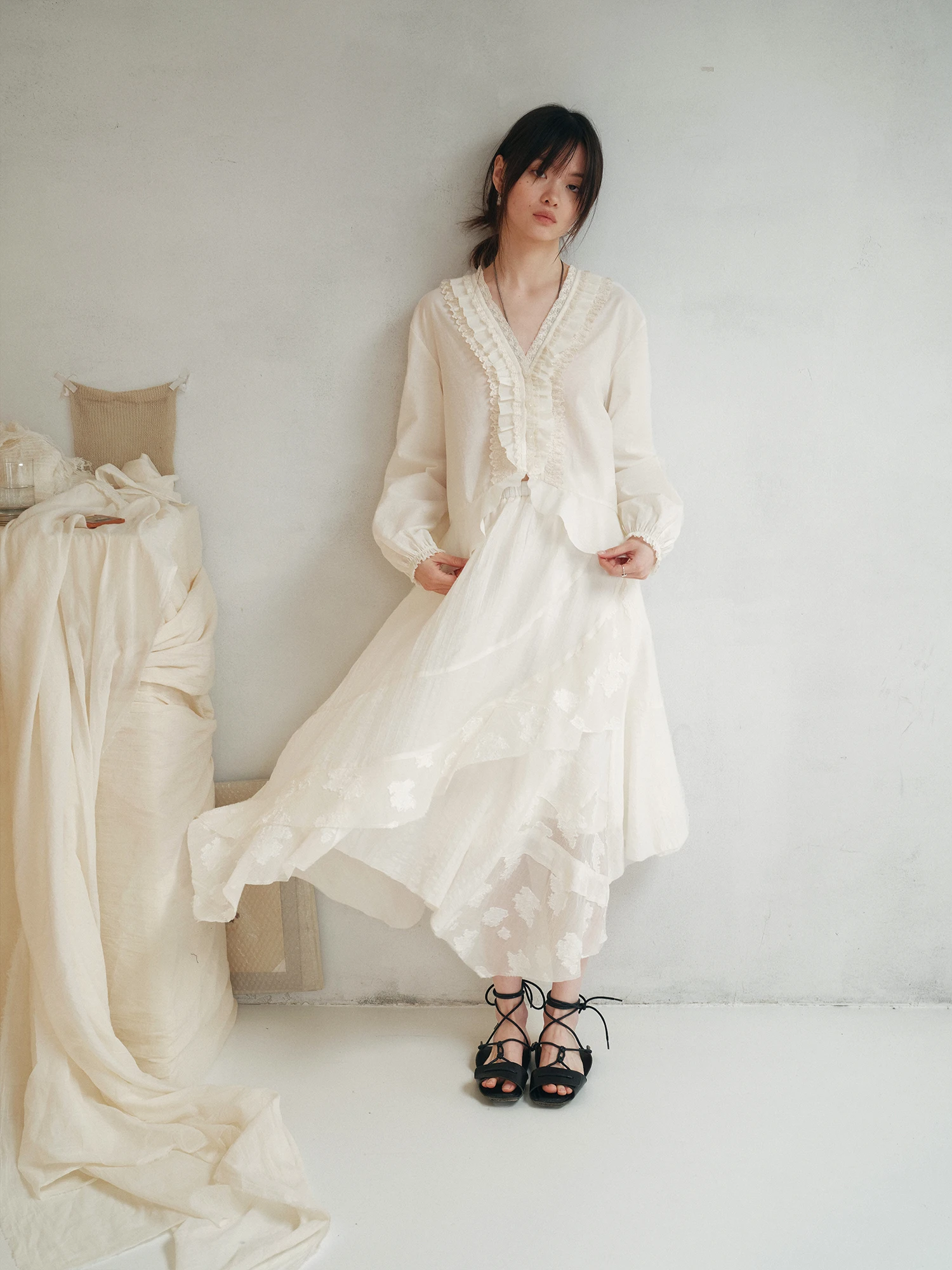 Romantic Floral Embroidery Skirt Elastic Waist Asymmetrical Cut A-Line Midi Skirt Breathable Comfortable Ladies Skirt
Romantic Floral Embroidery Skirt Elastic Waist Asymmetrical Cut A-Line Midi Skirt Breathable Comfortable Ladies Skirt