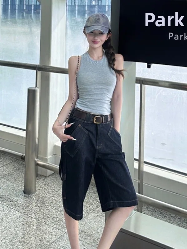 American Retro Two-Piece Set Slim Fit Vest Top And Straight Leg Jeans Five-Quarter Pants Summer Fashion Casual Women's Ensemble
American Retro Two-Piece Set Slim Fit Vest Top And Straight Leg Jeans Five-Quarter Pants Summer Fashion Casual Women's Ensemble
