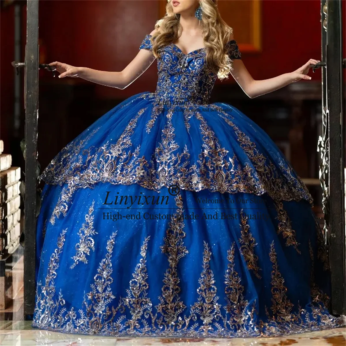 Glitter Customized Quinceanera Dresses With Gold Lace Applique Beaded Tiered Sweet 16 Gowns Ball Gown Vestidos De XV 15 Anos
Glitter Customized Quinceanera Dresses With Gold Lace Applique Beaded Tiered Sweet 16 Gowns Ball Gown Vestidos De XV 15 Anos