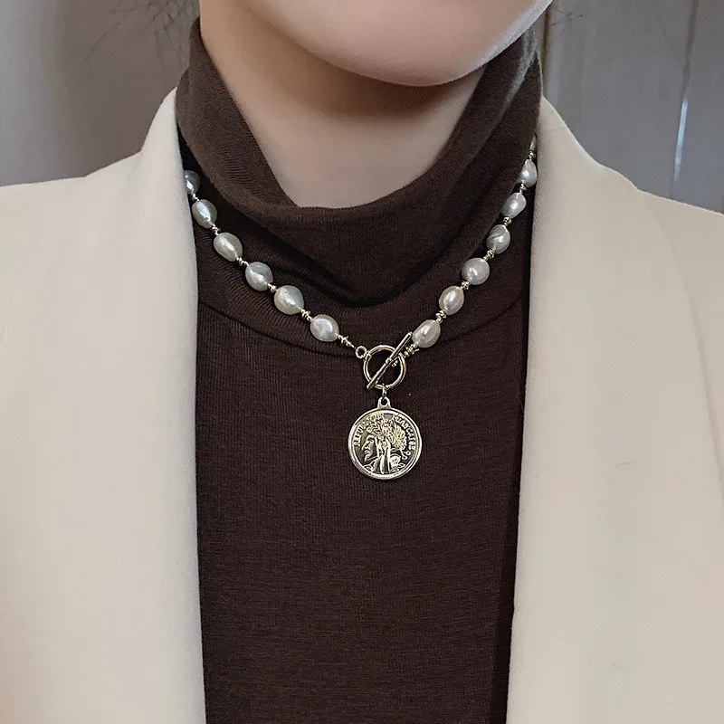 Baroque Special-shaped Freshwater Pearl Necklace, Gold Coin Portrait Buckle Necklace, Femininity Collarbone Chain, Autumn and Wi
Baroque Special-shaped Freshwater Pearl Necklace, Gold Coin Portrait Buckle Necklace, Femininity Collarbone Chain, Autumn and Wi