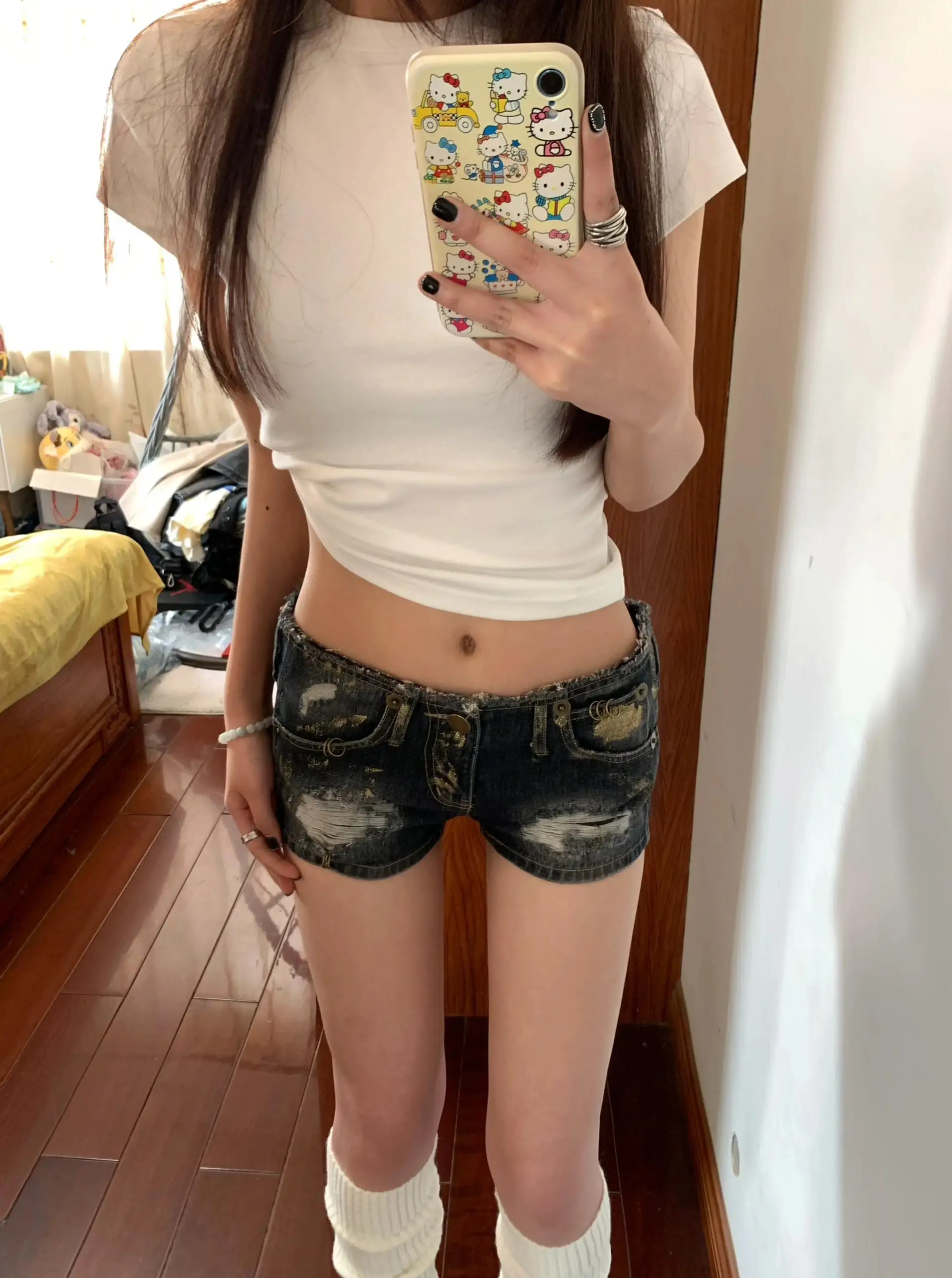 Sweet Cool Spicy American Style Faded Hole Denim Shorts Women Low Waist Retro Design Slimming Super Short Hot Pants
Sweet Cool Spicy American Style Faded Hole Denim Shorts Women Low Waist Retro Design Slimming Super Short Hot Pants