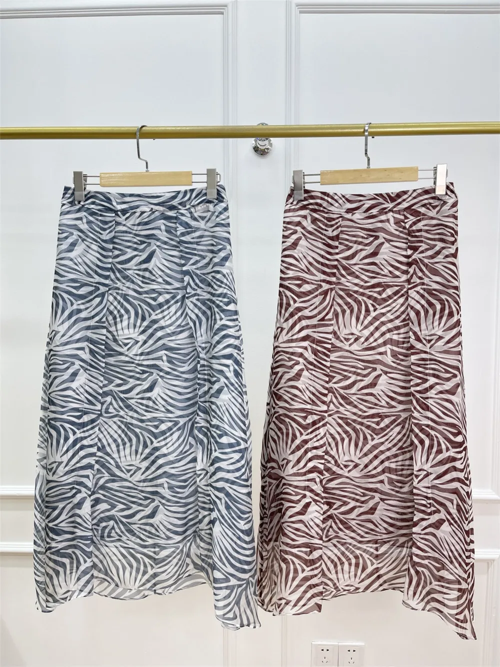 2025 Spring Summer Women's Print Midi Skirts 100% Silk Elastic High Waist A-line Skirt
2025 Spring Summer Women's Print Midi Skirts 100% Silk Elastic High Waist A-line Skirt