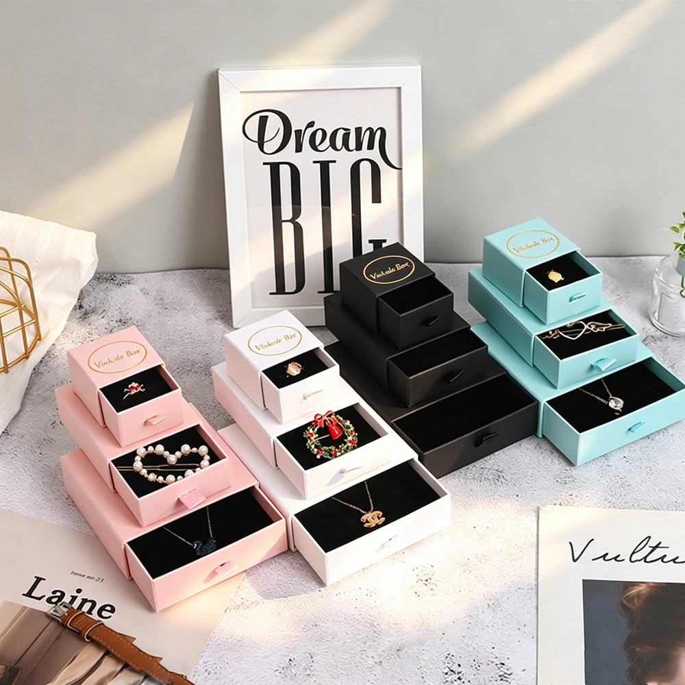24/50Pcs Paper Drawer Jewelry Box with Custom Logo Luxury Sliding Ring Earring Necklace Key Gift Box for Jewelry Store Display
24/50Pcs Paper Drawer Jewelry Box with Custom Logo Luxury Sliding Ring Earring Necklace Key Gift Box for Jewelry Store Display