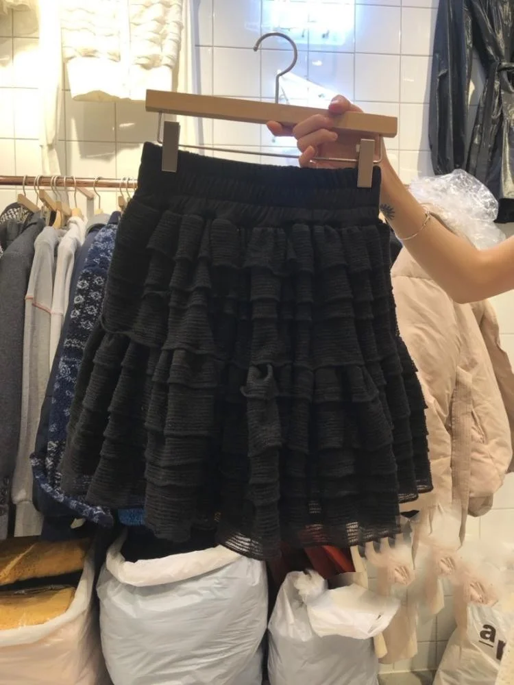 Korean Ruffle Mini Skirt For Women High Waist Loose Fashion Elastic Short Skirts 2023 Summer Tide All-match Clothes Y745
Korean Ruffle Mini Skirt For Women High Waist Loose Fashion Elastic Short Skirts 2023 Summer Tide All-match Clothes Y745