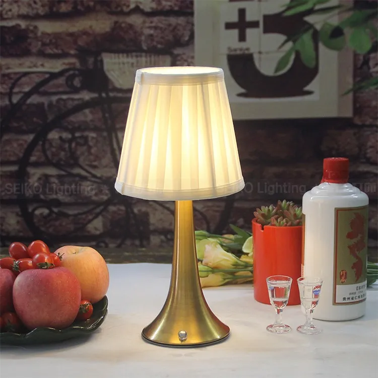 Bar LED charging table lamp American retro table lamp Clear bar Coffee restaurant Fabric touch dimming desktop night light
Bar LED charging table lamp American retro table lamp Clear bar Coffee restaurant Fabric touch dimming desktop night light