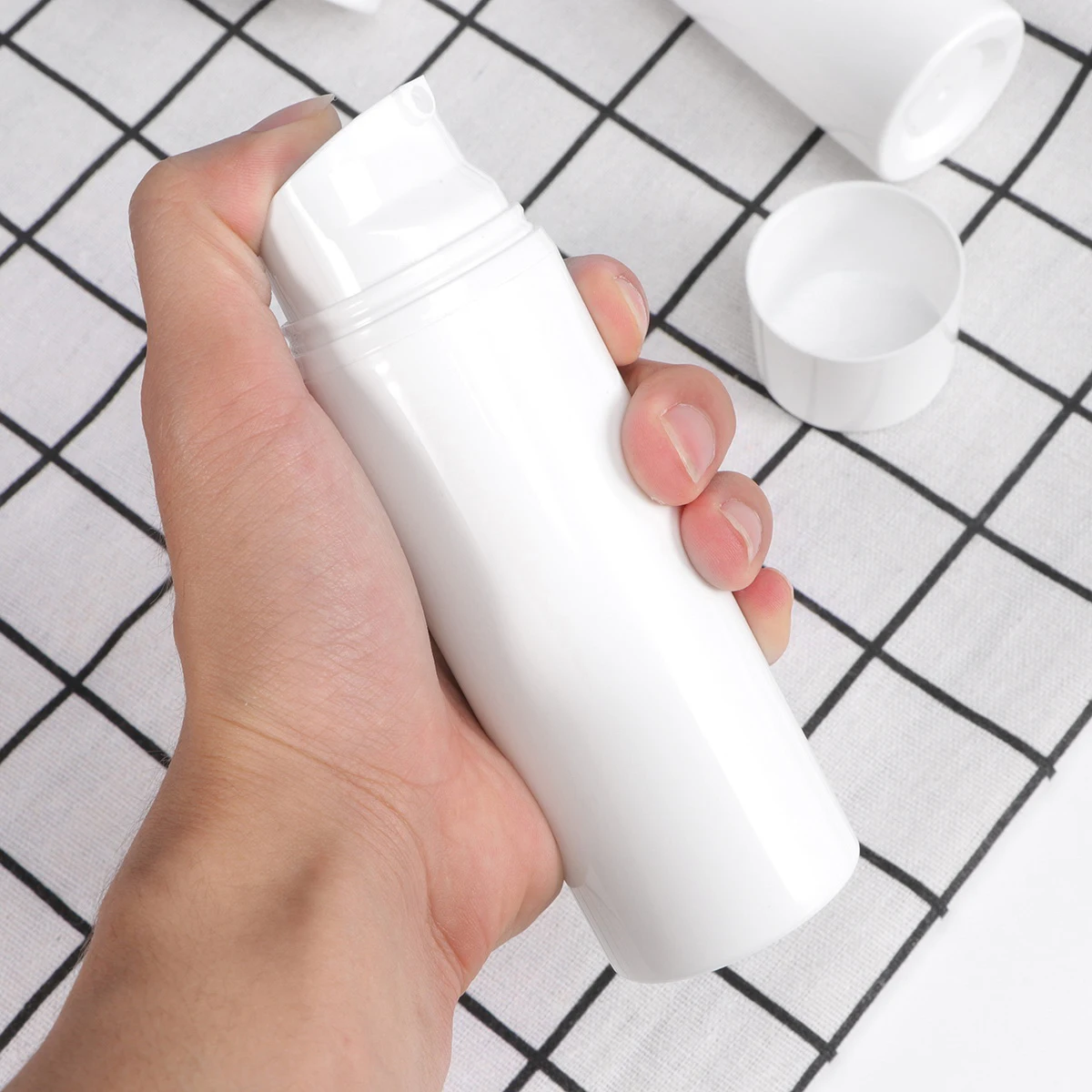 3pcs Press Empty with Pump Portable Mini Shampoo Travel Bottles Plastic Jar Lotion Liquid Subpackaging Bottle Dispenser Bottle
3pcs Press Empty with Pump Portable Mini Shampoo Travel Bottles Plastic Jar Lotion Liquid Subpackaging Bottle Dispenser Bottle