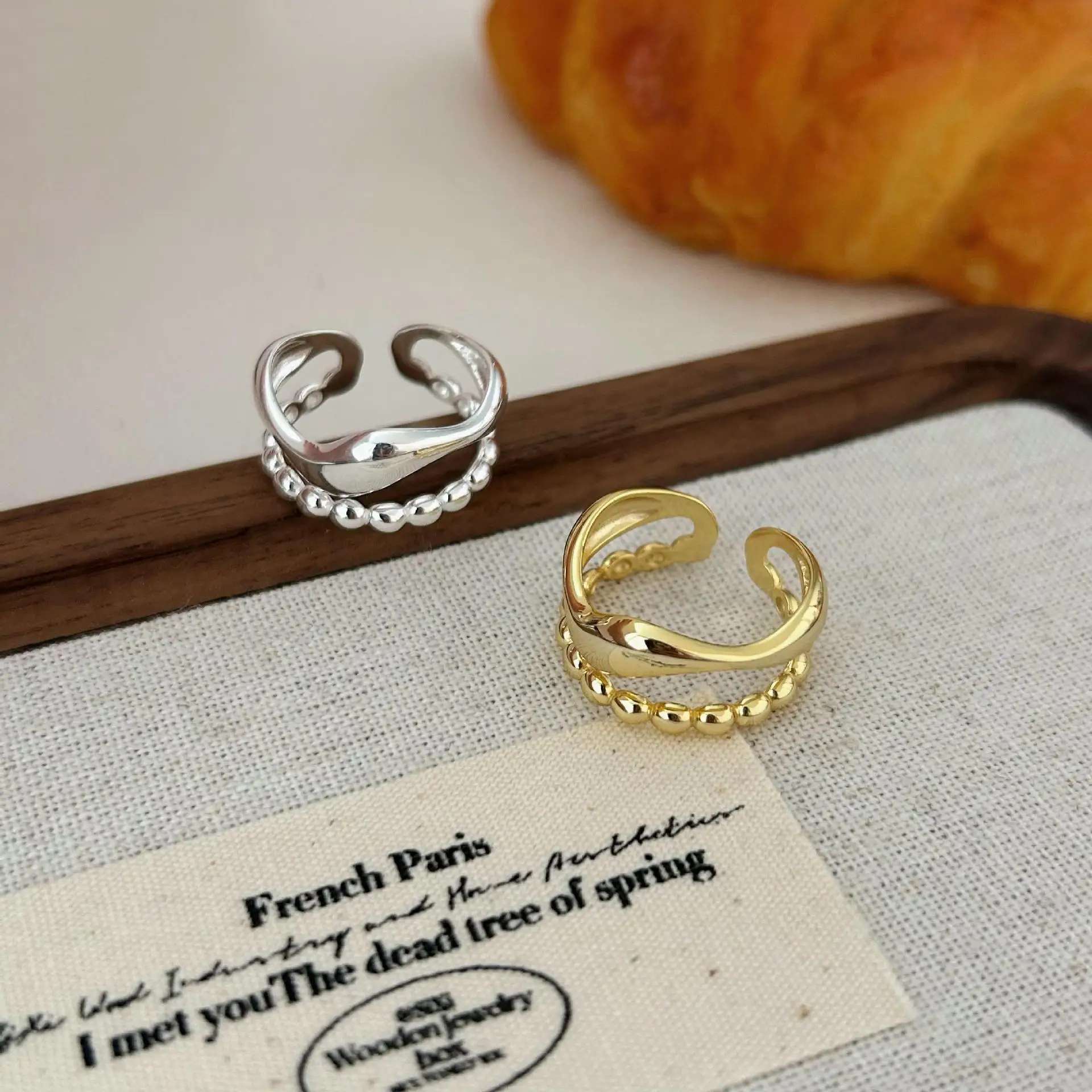 Sam Panda стерлингового серебра 925, двухслойное кольцо с волной из бисера для женщин, подарок, нерегулярные модные ювелирные изделия, оптовая продажа, дропшиппинг
Sam Panda стерлингового серебра 925, двухслойное кольцо с волной из бисера для женщин, подарок, нерегулярные модные ювелирные изделия, оптовая продажа, дропшиппинг