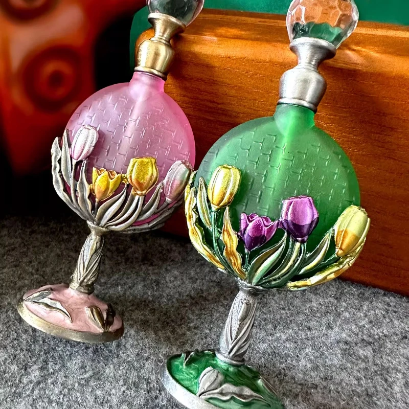 Premium Portable Perfume Bottle Refillable Glass Essential Oil Dispenser Enamel Decorative Box Floral Rose Design Storage Tank
Premium Portable Perfume Bottle Refillable Glass Essential Oil Dispenser Enamel Decorative Box Floral Rose Design Storage Tank