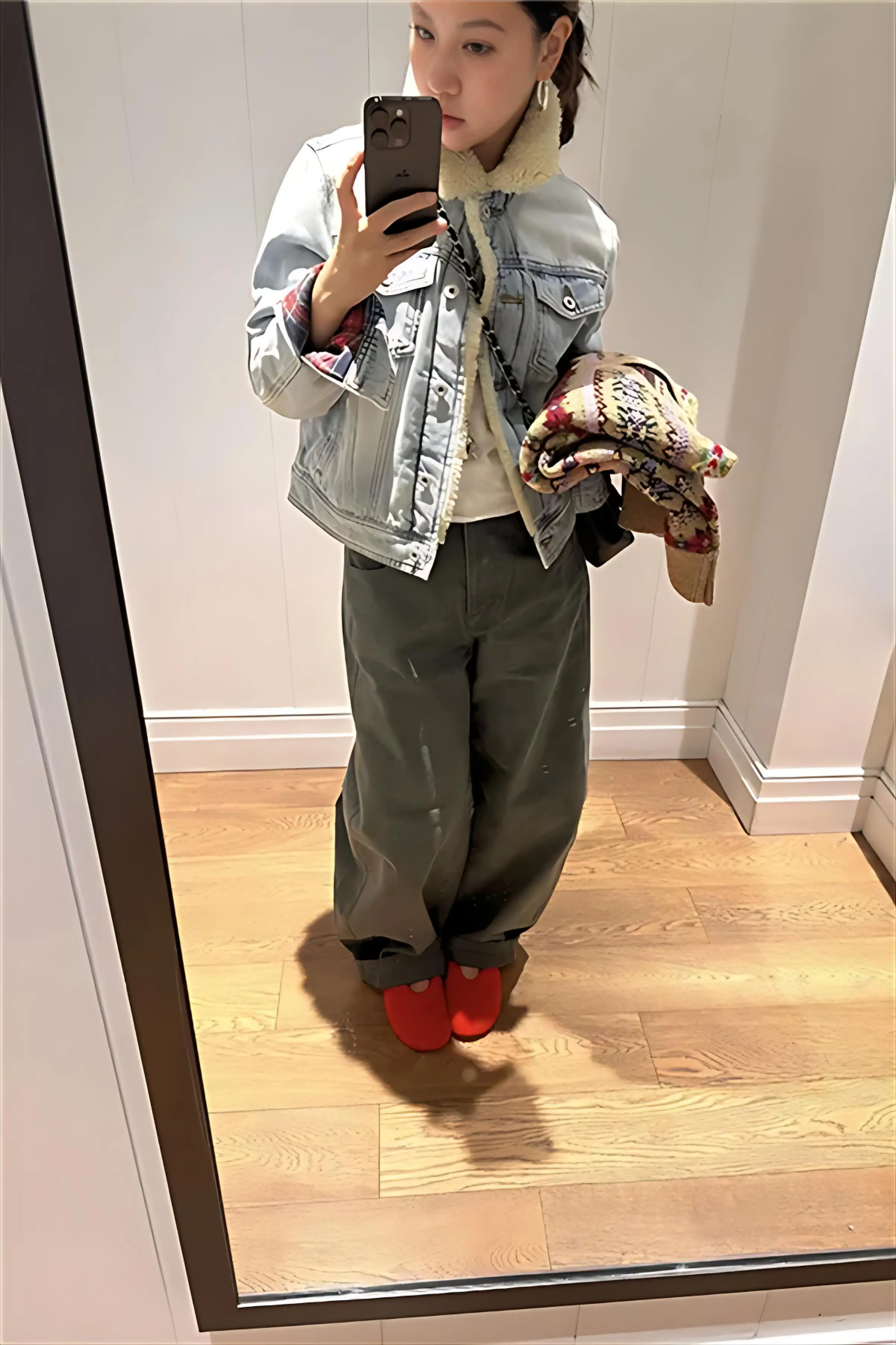 Джинсовые пальто для девочек, меховые плюшевые женские осенние дышащие Boxy Fit, французские изысканные универсальные куртки для отпуска и праздника для похудения BF
Джинсовые пальто для девочек, меховые плюшевые женские осенние дышащие Boxy Fit, французские изысканные универсальные куртки для отпуска и праздника для похудения BF