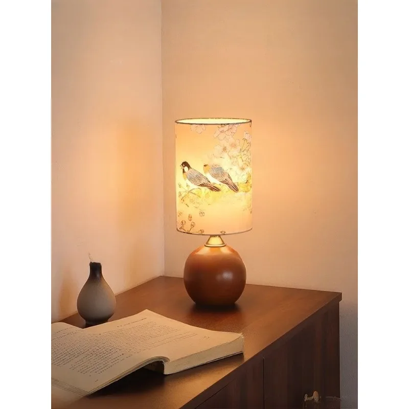 Retro desk lamp New Chinese Song Dynasty aesthetics Bedroom bedside lamp Medieval high value decorative desktop solid wood atmos
Retro desk lamp New Chinese Song Dynasty aesthetics Bedroom bedside lamp Medieval high value decorative desktop solid wood atmos