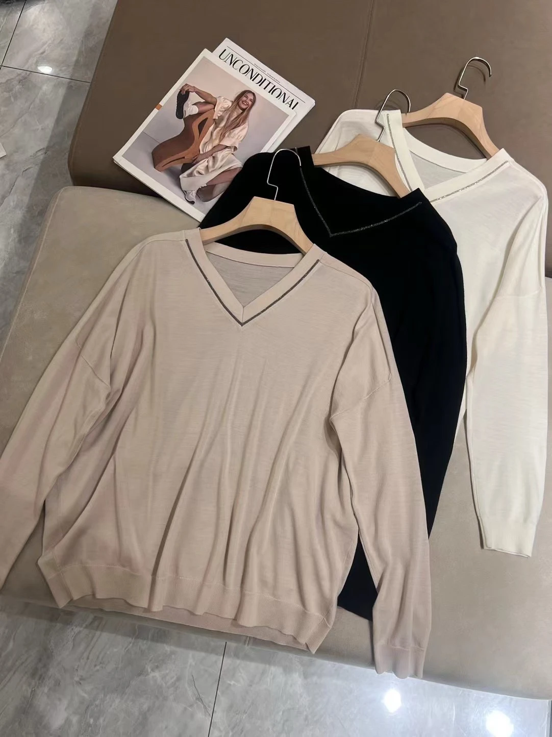 Ele V-Ne Long Sve Women's Knitted Wool Sweater Bead Chain oulder Loose Fit Casual Sle Commute Faion
Ele V-Ne Long Sve Women's Knitted Wool Sweater Bead Chain oulder Loose Fit Casual Sle Commute Faion