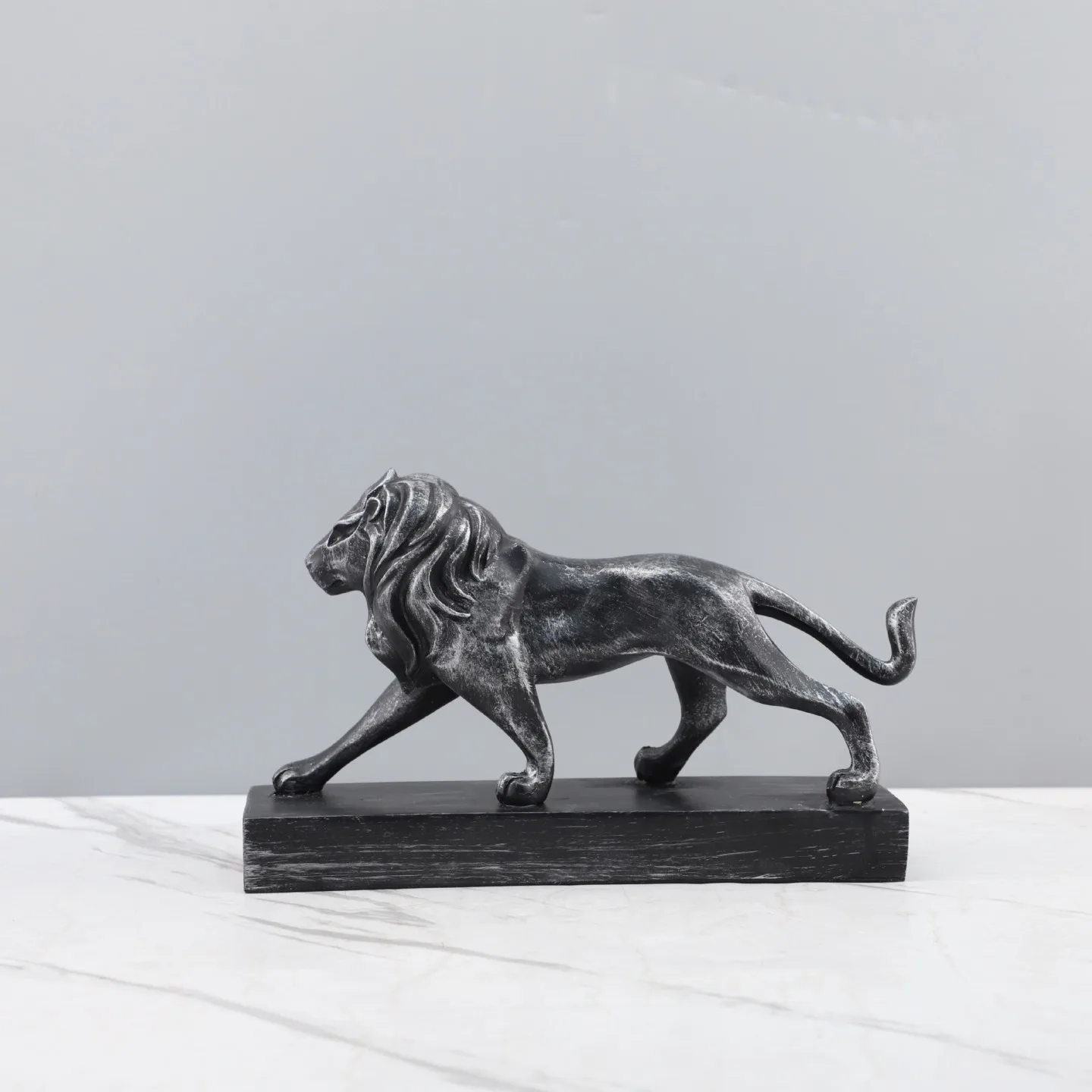 Luxurious Faux-metal Desk Animal Lion Sculpture Entryway Decoration Abstract Animal Lion Statue Craft Office Interior Decoration
Luxurious Faux-metal Desk Animal Lion Sculpture Entryway Decoration Abstract Animal Lion Statue Craft Office Interior Decoration