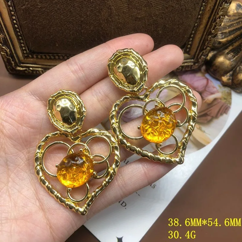 Elegant Fashion Electroplated Real Gold Design Sense Hollow Temperament Love Pendant Jelly Resin Simple Versatile Stud Earrings
Elegant Fashion Electroplated Real Gold Design Sense Hollow Temperament Love Pendant Jelly Resin Simple Versatile Stud Earrings