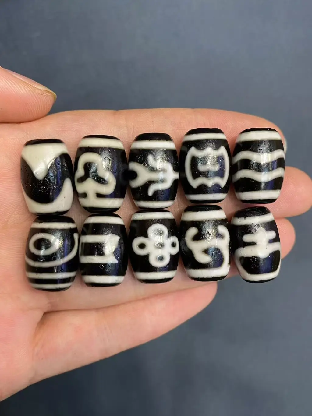 40pcs/lot Old Surface Tibetan Dzi Bead Green Tare Tiger tooth Patterns High Quality DIY Men's&Women's Amulet Bracelets Necklaces
40pcs/lot Old Surface Tibetan Dzi Bead Green Tare Tiger tooth Patterns High Quality DIY Men's&Women's Amulet Bracelets Necklaces