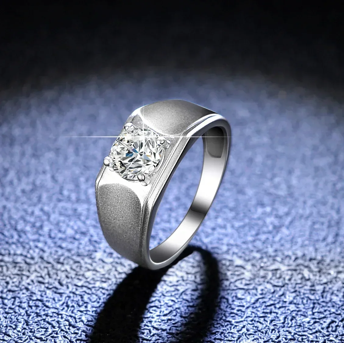 Platinum Pt950 1ct D Color Moissanite Diamond Engagement Rings Luxury Rings For Men Customs Jewelry Atmospheric Boss Rings
Platinum Pt950 1ct D Color Moissanite Diamond Engagement Rings Luxury Rings For Men Customs Jewelry Atmospheric Boss Rings