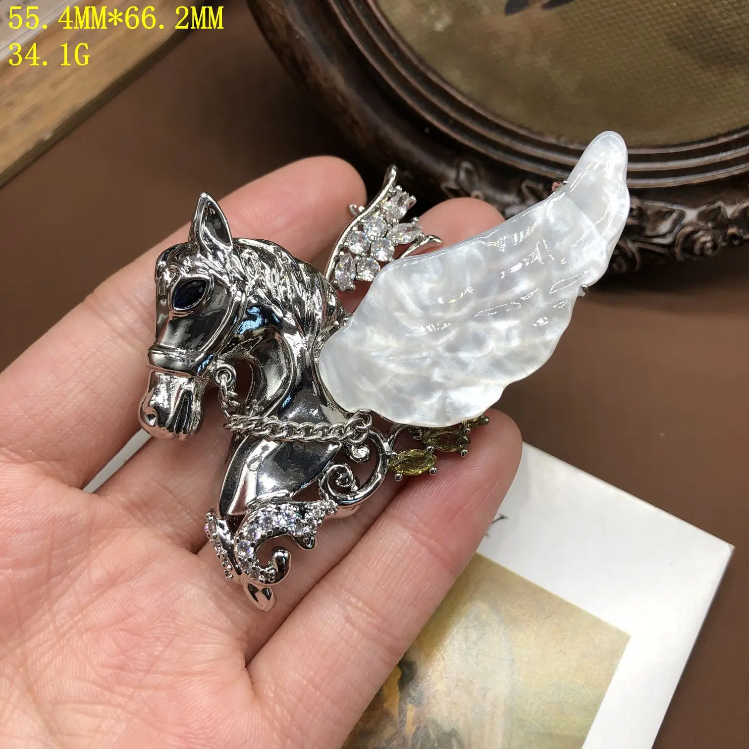 Vintage Pegasus Brooch, Horse Head with Wings Zircon Inlaid, Unique Design Fashion Clothing Accessories
Vintage Pegasus Brooch, Horse Head with Wings Zircon Inlaid, Unique Design Fashion Clothing Accessories