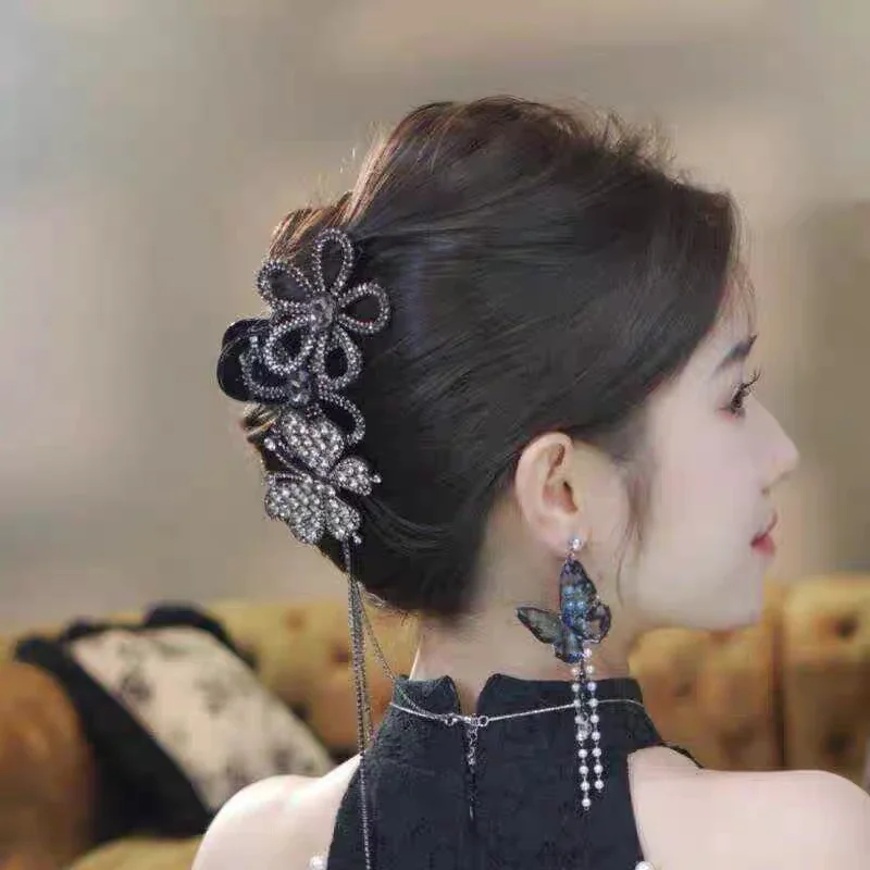 Women Fashion Shark Hair Claws Headwear Ladies Girls Elegant Sunflower Butterfly Tassel Hair Clip Female Temperament Headdress
Women Fashion Shark Hair Claws Headwear Ladies Girls Elegant Sunflower Butterfly Tassel Hair Clip Female Temperament Headdress
