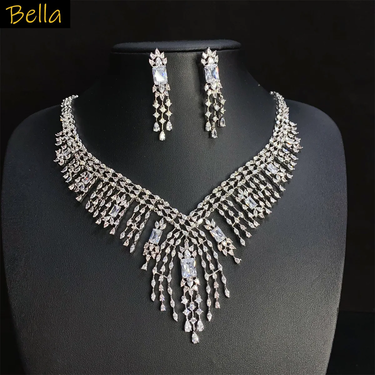 white zirocnia jewelry sets 2pcs necklace earrings waterdrop pendant large necklace Gorgeous jewelry set bride wedding gift
white zirocnia jewelry sets 2pcs necklace earrings waterdrop pendant large necklace Gorgeous jewelry set bride wedding gift