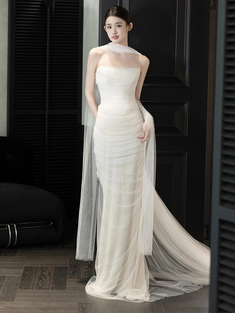 Белое свадебное платье Ele White Fi Tail с фатой для молодых женщин в возрасте от поздних подростковых лет и ранней юности, для выездных церемоний.
Белое свадебное платье Ele White Fi Tail с фатой для молодых женщин в возрасте от поздних подростковых лет и ранней юности, для выездных церемоний.