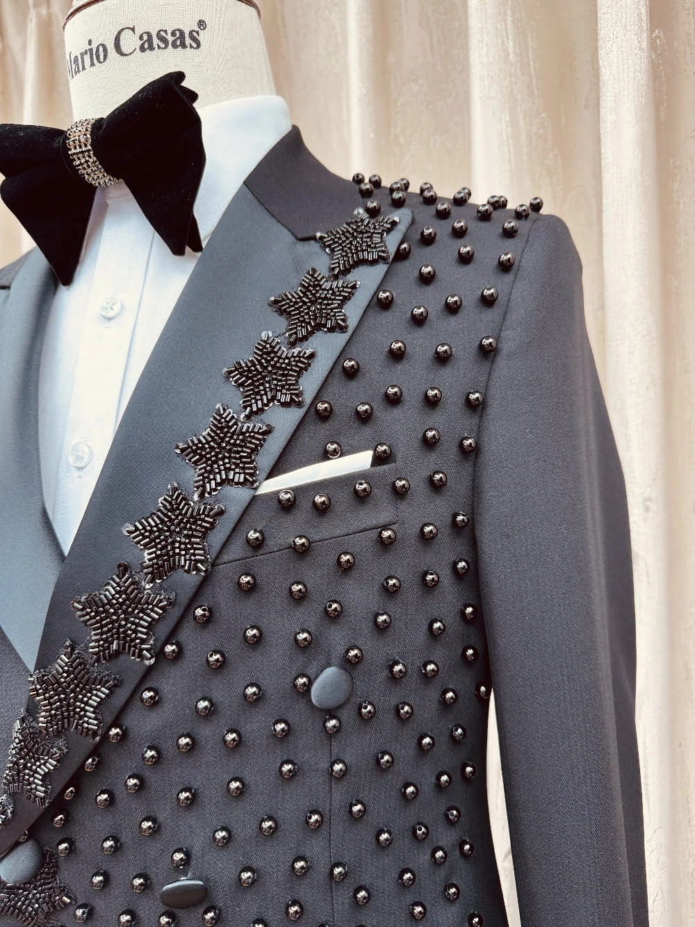 Newest Handmade Star Beaded Men's Formal Suit 2 Piece Black Tuxedo Luxury Elegant Double Breasted Wedding Party Groom Wear
Newest Handmade Star Beaded Men's Formal Suit 2 Piece Black Tuxedo Luxury Elegant Double Breasted Wedding Party Groom Wear