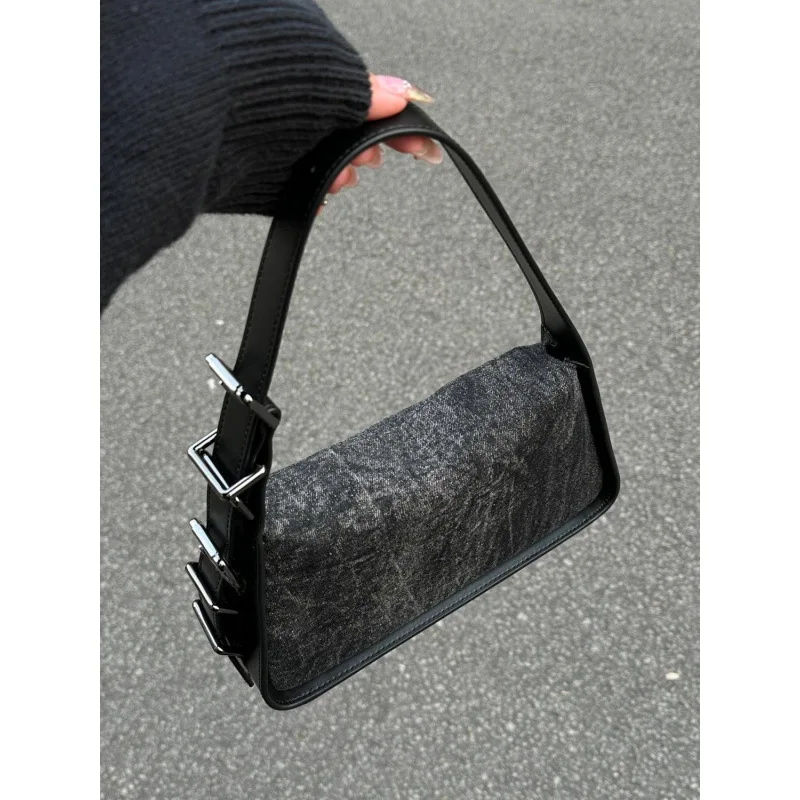 2025 New Spring Summer Niche Design Retro Fashion Handbag with High-end Texture Versatile Black Women's Underarm Shoulder Bag
2025 New Spring Summer Niche Design Retro Fashion Handbag with High-end Texture Versatile Black Women's Underarm Shoulder Bag