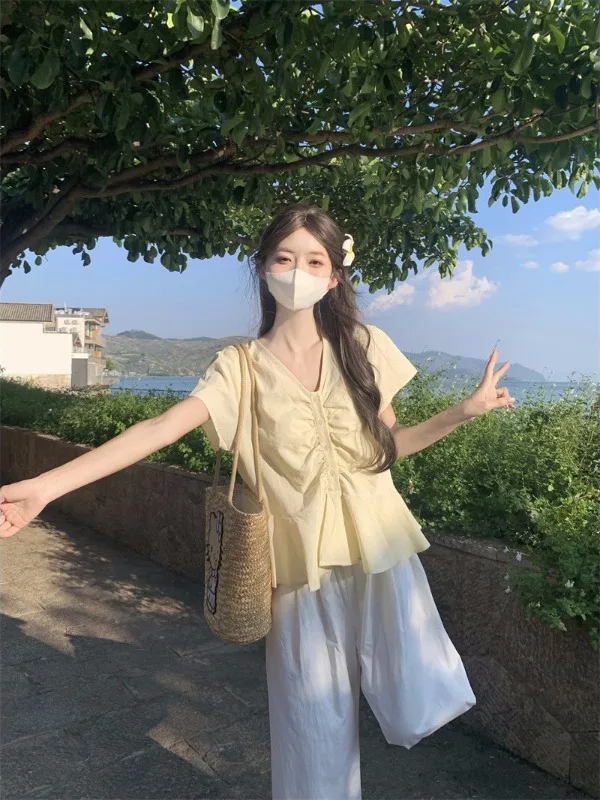 Loose Casual Korean Style Women's Shirt Short Sleeve V-Neck Spring 2026 New Fashion Soft Doll Top Comfortable Breathable
Loose Casual Korean Style Women's Shirt Short Sleeve V-Neck Spring 2026 New Fashion Soft Doll Top Comfortable Breathable