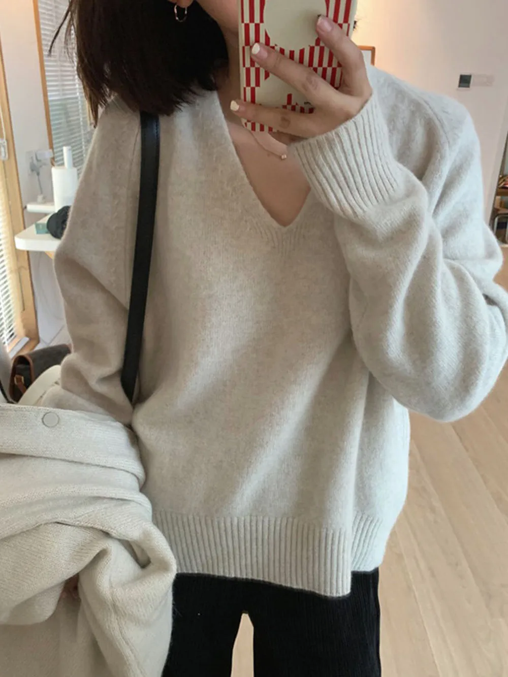 Women's Solid Knitted Sweater 2024 New Spring Autumn Soft Long Sleeve V-Neck Pullover Casual Office Lady Short Tops
Women's Solid Knitted Sweater 2024 New Spring Autumn Soft Long Sleeve V-Neck Pullover Casual Office Lady Short Tops