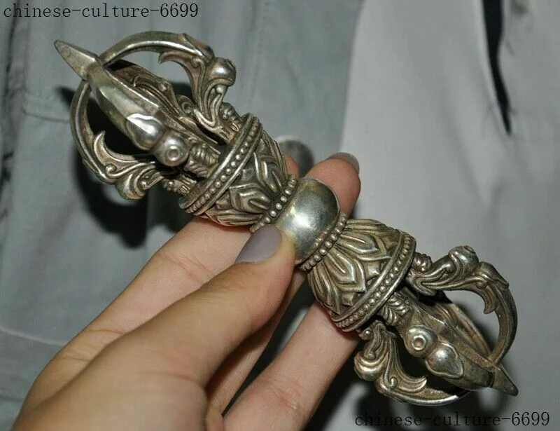 old Tibetan Buddhism Tibetan silver Phurpa Dorje Phurpa Pestle Vajra FaQi statue
old Tibetan Buddhism Tibetan silver Phurpa Dorje Phurpa Pestle Vajra FaQi statue