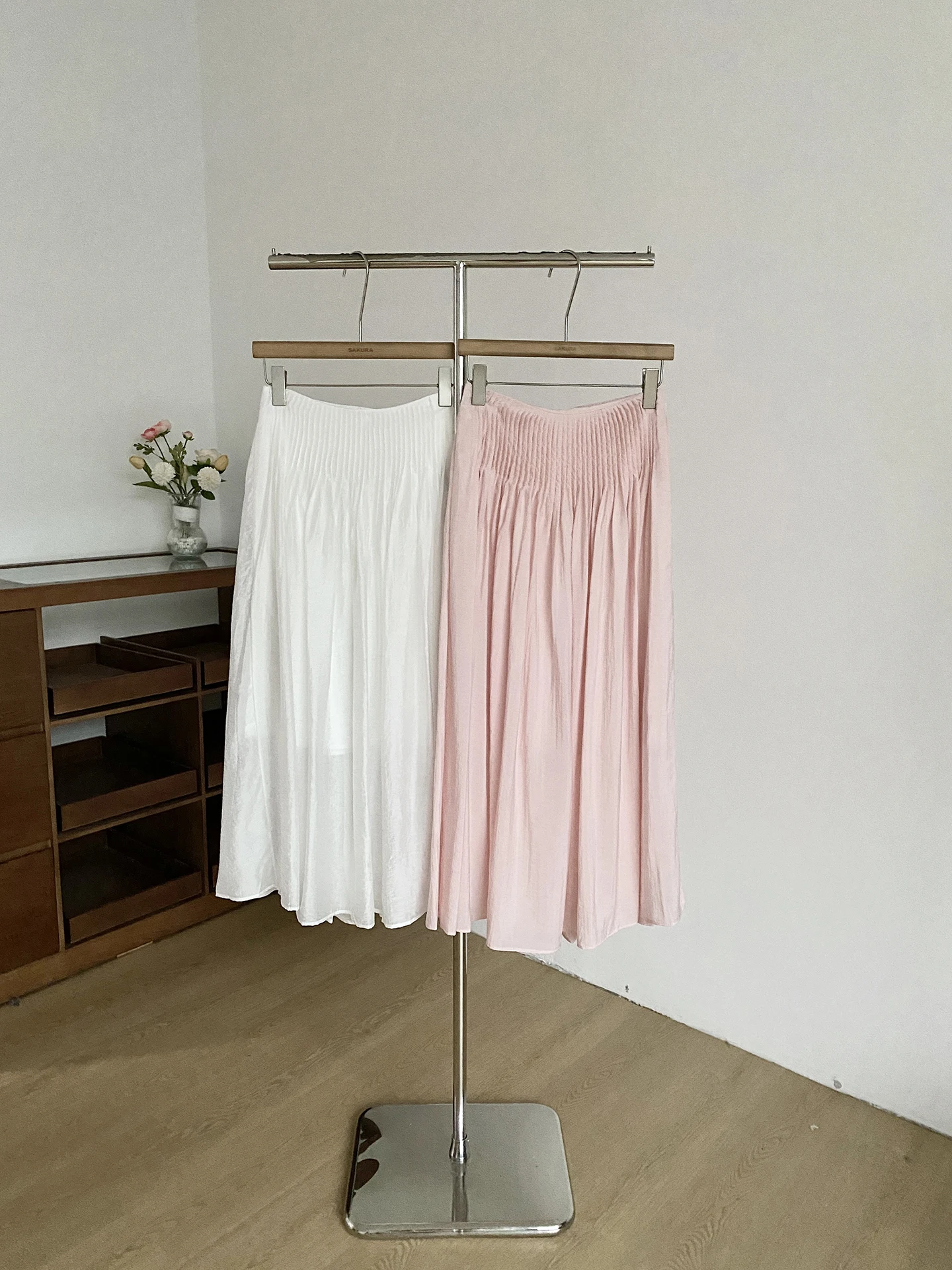 Retro Sweet Pure Color Pleated Fluffy Half Skirt Women's Summer 2026 Elastic High Waist A-Line Skirt Trendy Polyester Fiber
Retro Sweet Pure Color Pleated Fluffy Half Skirt Women's Summer 2026 Elastic High Waist A-Line Skirt Trendy Polyester Fiber