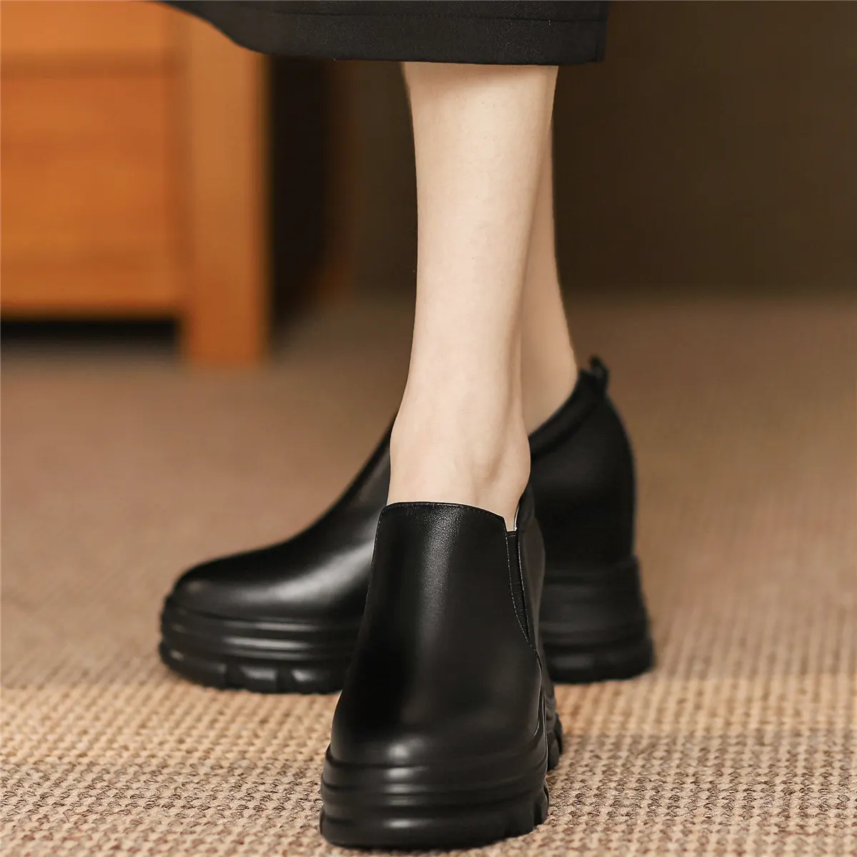 Slip On Fashion Sneakers Women Genuine Leather Wedges High Heel Ankle Boots Female Round Toe Platform Pumps Shoes Casual Shoes
Slip On Fashion Sneakers Women Genuine Leather Wedges High Heel Ankle Boots Female Round Toe Platform Pumps Shoes Casual Shoes
