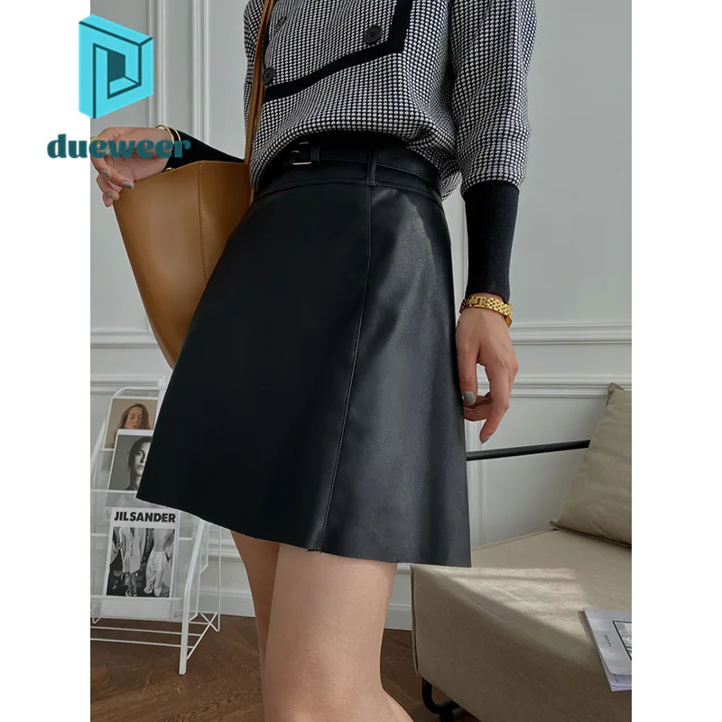 DUEWEER Retro Black Mini Short Leather Skirts for Women Gyaru Streetwear High Waist A Line Micro Skirt Vintage Aesthetic Clothes
DUEWEER Retro Black Mini Short Leather Skirts for Women Gyaru Streetwear High Waist A Line Micro Skirt Vintage Aesthetic Clothes