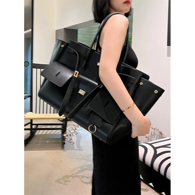 Y2K Neutral Hot Girl Motorcycle Bag 2025 New Large Capacity Commuter Leather Shoulder Bag Lock Tote Bag Hot Girl Style
Y2K Neutral Hot Girl Motorcycle Bag 2025 New Large Capacity Commuter Leather Shoulder Bag Lock Tote Bag Hot Girl Style