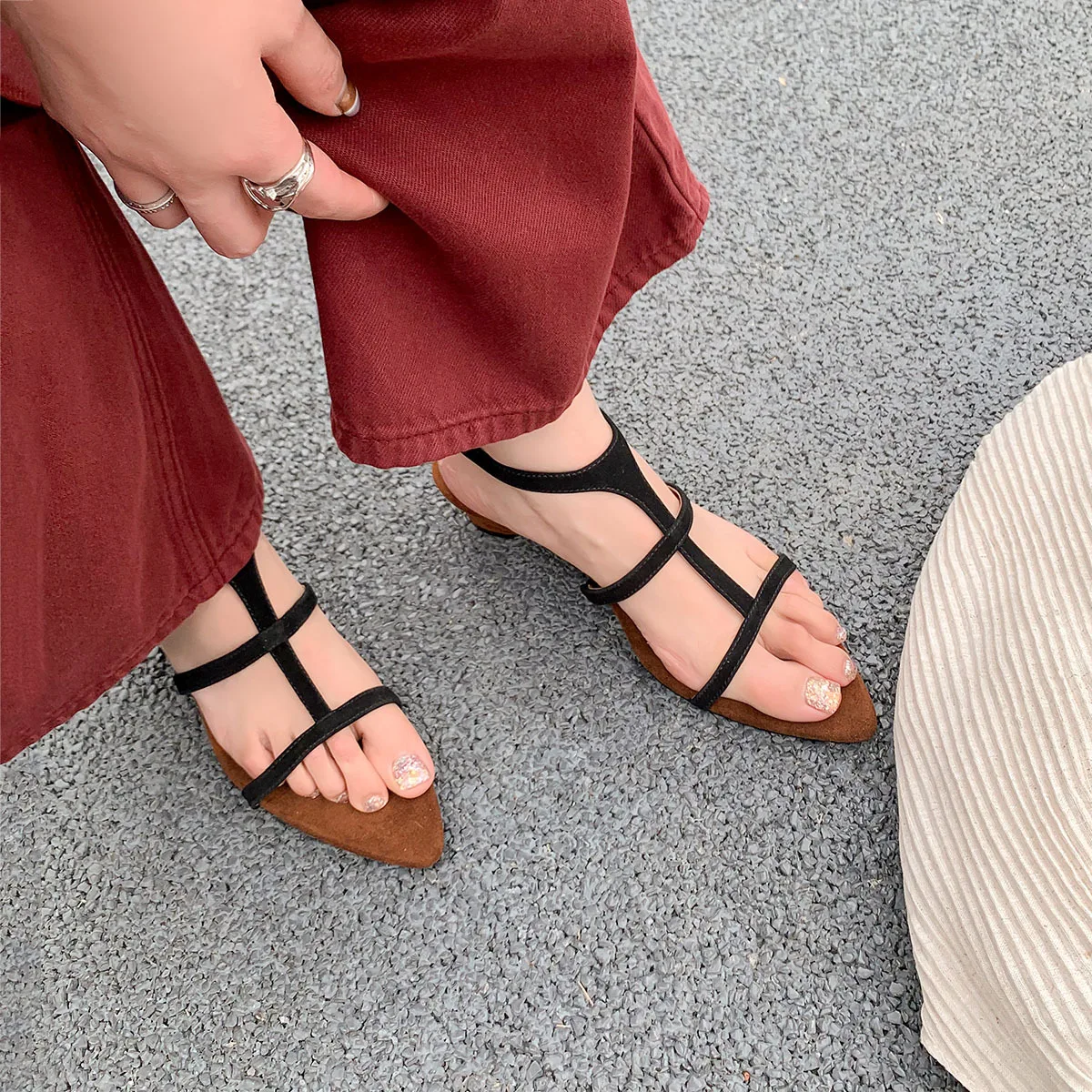 Arden Furtado 2025 Summer leopard print horsehair Roman sandals Pointed toe Middle heel sheepskin T-Strap Sandals Large size
Arden Furtado 2025 Summer leopard print horsehair Roman sandals Pointed toe Middle heel sheepskin T-Strap Sandals Large size