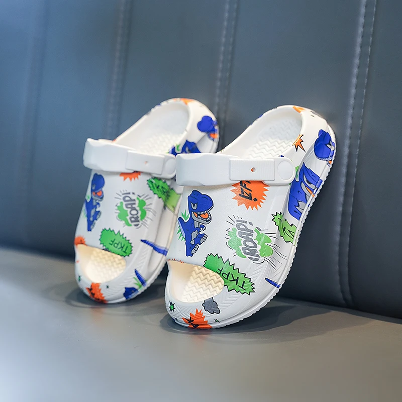 A pair of cool and breathable children's summer slippers, perfect for wearing when walking on the beach outdoors. ZZ-531EVA
A pair of cool and breathable children's summer slippers, perfect for wearing when walking on the beach outdoors. ZZ-531EVA