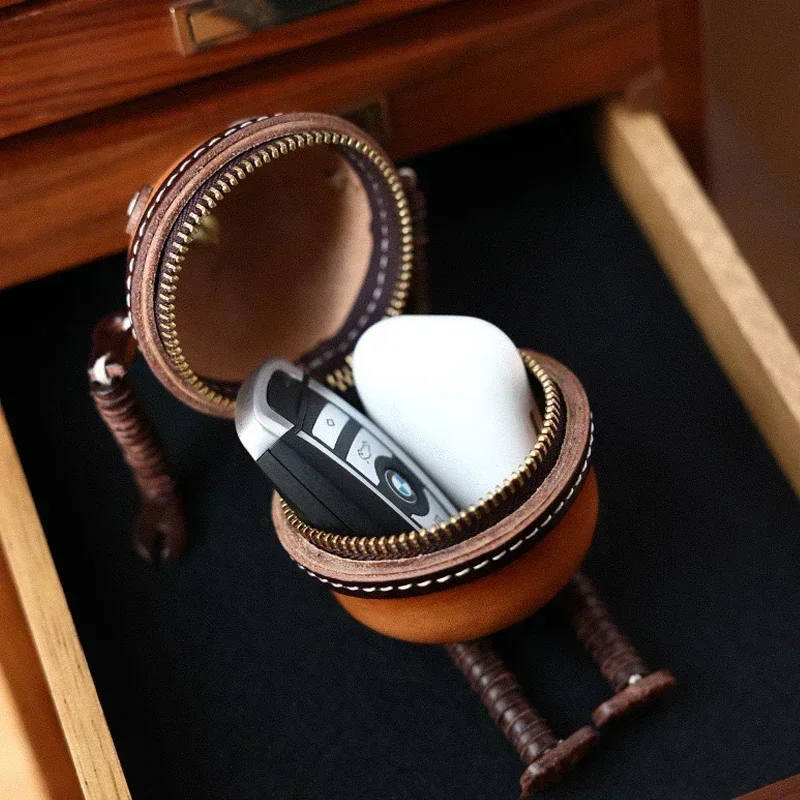 Handmade Leather Robot Key Holder Bag Earphone Case Keychains Bag Charms Keyring Gift
Handmade Leather Robot Key Holder Bag Earphone Case Keychains Bag Charms Keyring Gift