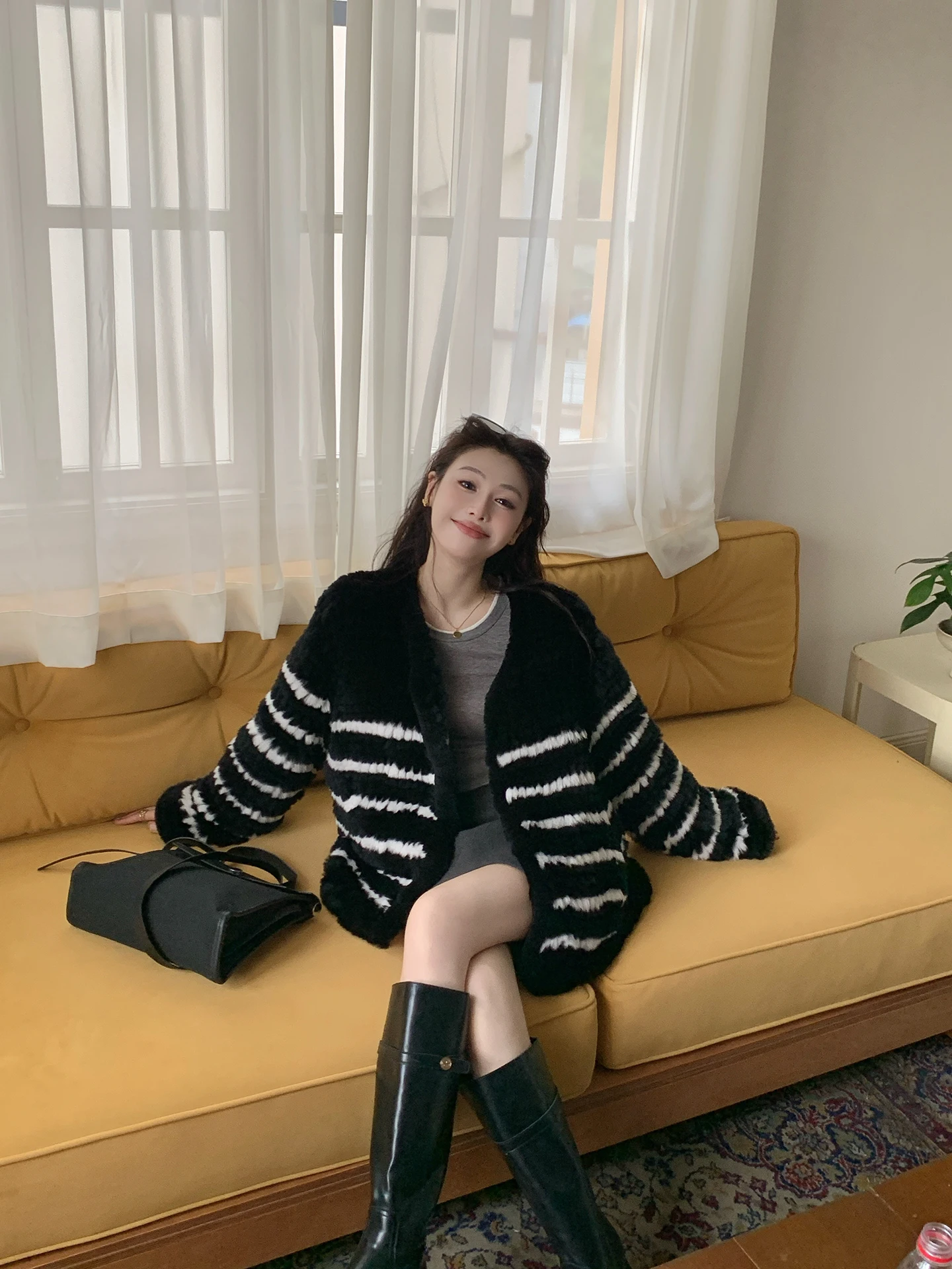 Double-Sided Woven Rabbit Fur Coat Women's Mid-Length Oversized Cardigan Bla White Color Blo Fluffy Faion Lazy Sle
Double-Sided Woven Rabbit Fur Coat Women's Mid-Length Oversized Cardigan Bla White Color Blo Fluffy Faion Lazy Sle