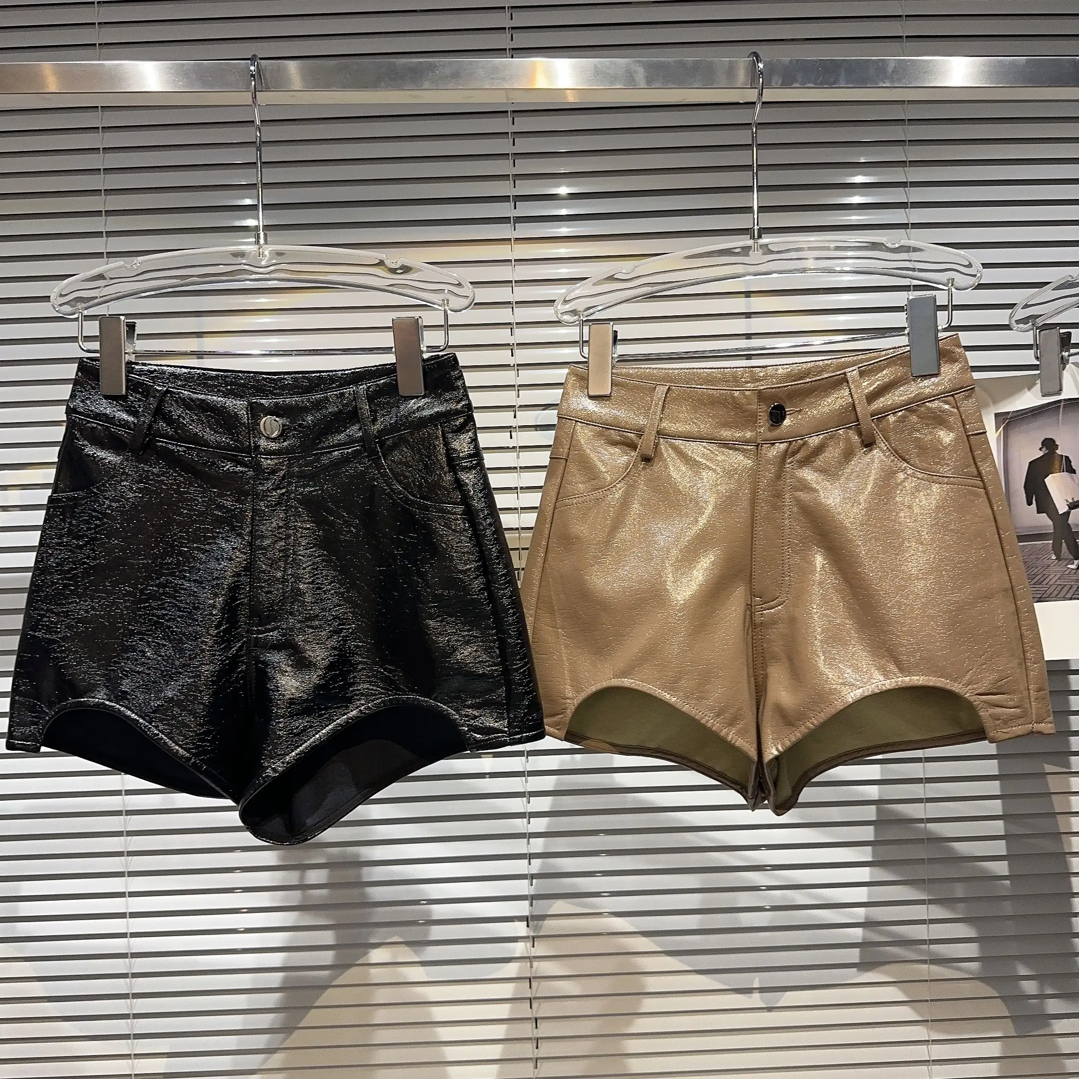 Уличные асимметричные брюки из искусственной кожи, облегающие, длиной три четверти, с глянцевой поверхностью, прямые, повседневные
Уличные асимметричные брюки из искусственной кожи, облегающие, длиной три четверти, с глянцевой поверхностью, прямые, повседневные