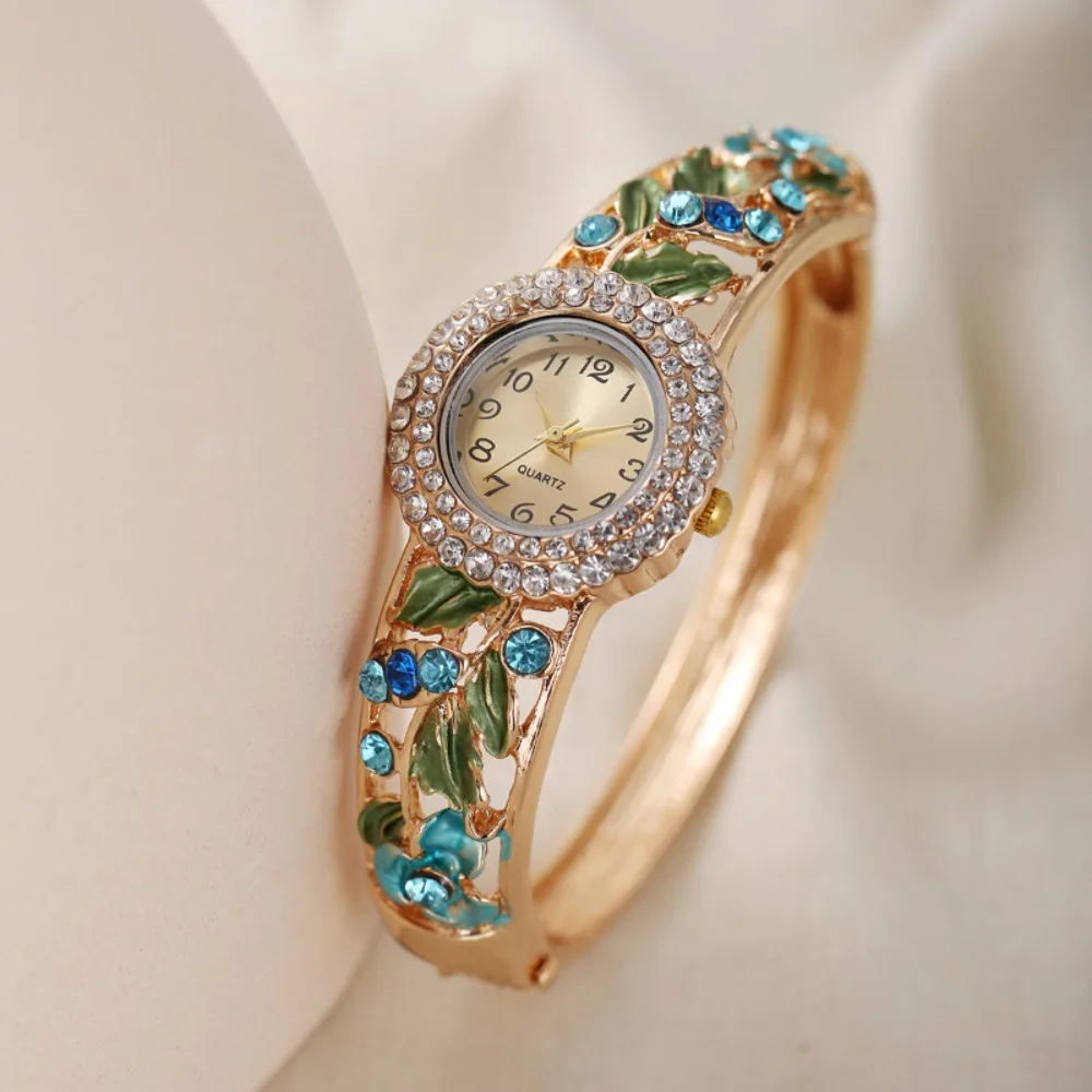 Rich In Flowers Vintage Watch Round Dial Rhinestone Bracelet Quartz Watch Crystal Jewelry Versatile Design Ladies Wristwatch
Rich In Flowers Vintage Watch Round Dial Rhinestone Bracelet Quartz Watch Crystal Jewelry Versatile Design Ladies Wristwatch