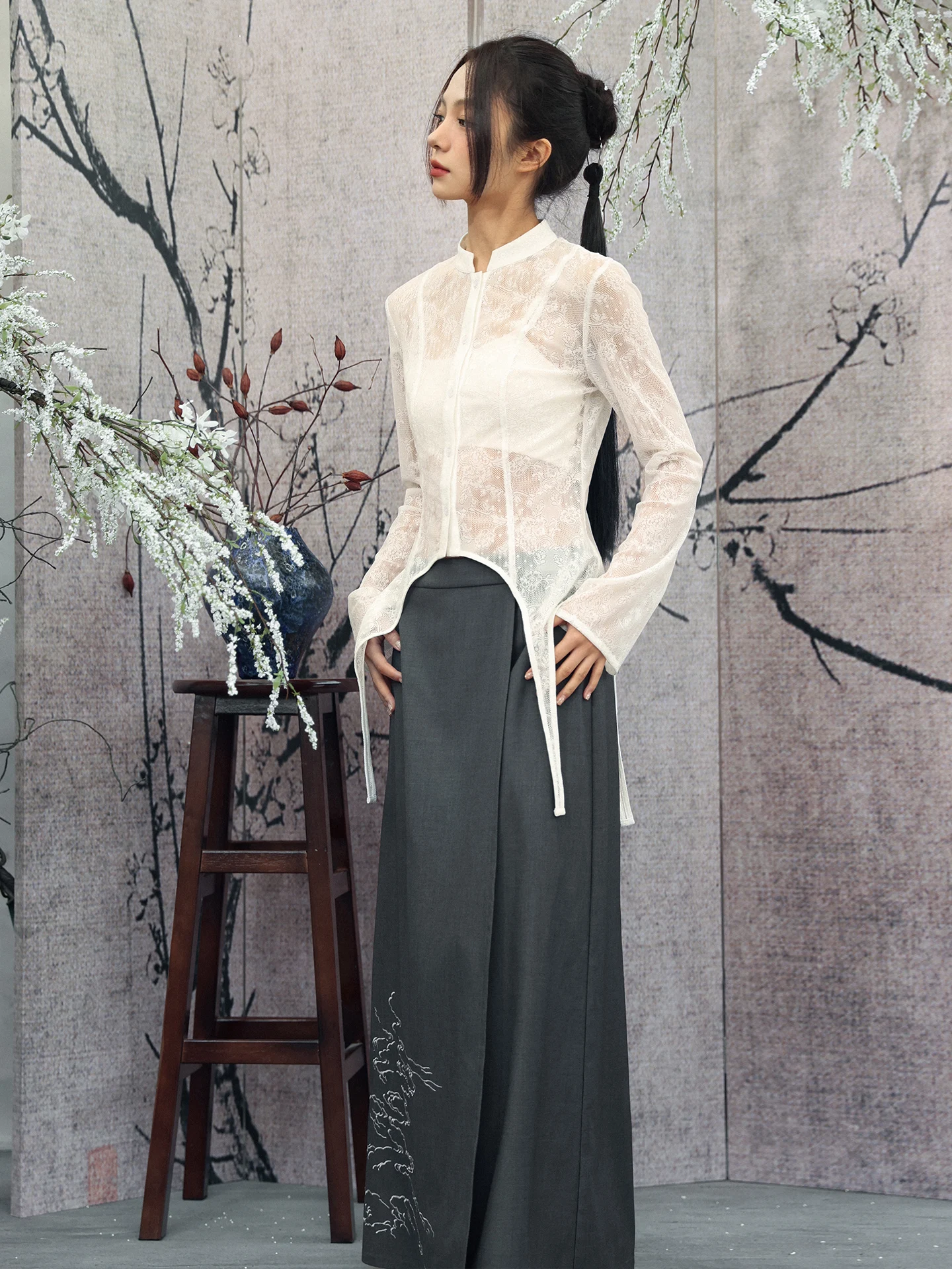 Элегантная кружевная блузка женская приталенная белая в китайском стиле, романтический дизайн, весенняя новинка от Da Qing Long Si, женская мода
Элегантная кружевная блузка женская приталенная белая в китайском стиле, романтический дизайн, весенняя новинка от Da Qing Long Si, женская мода