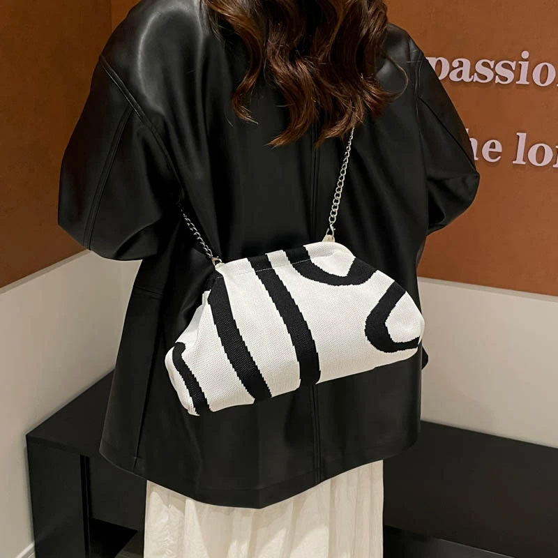 Новые вязаные полосатые клатчи, дорожная сумка для свиданий, сумка в форме облака, контрастные сумки на клипсе, повседневная женская сумка на плечо с цепочкой для поездок на работу и вечеринок
Новые вязаные полосатые клатчи, дорожная сумка для свиданий, сумка в форме облака, контрастные сумки на клипсе, повседневная женская сумка на плечо с цепочкой для поездок на работу и вечеринок