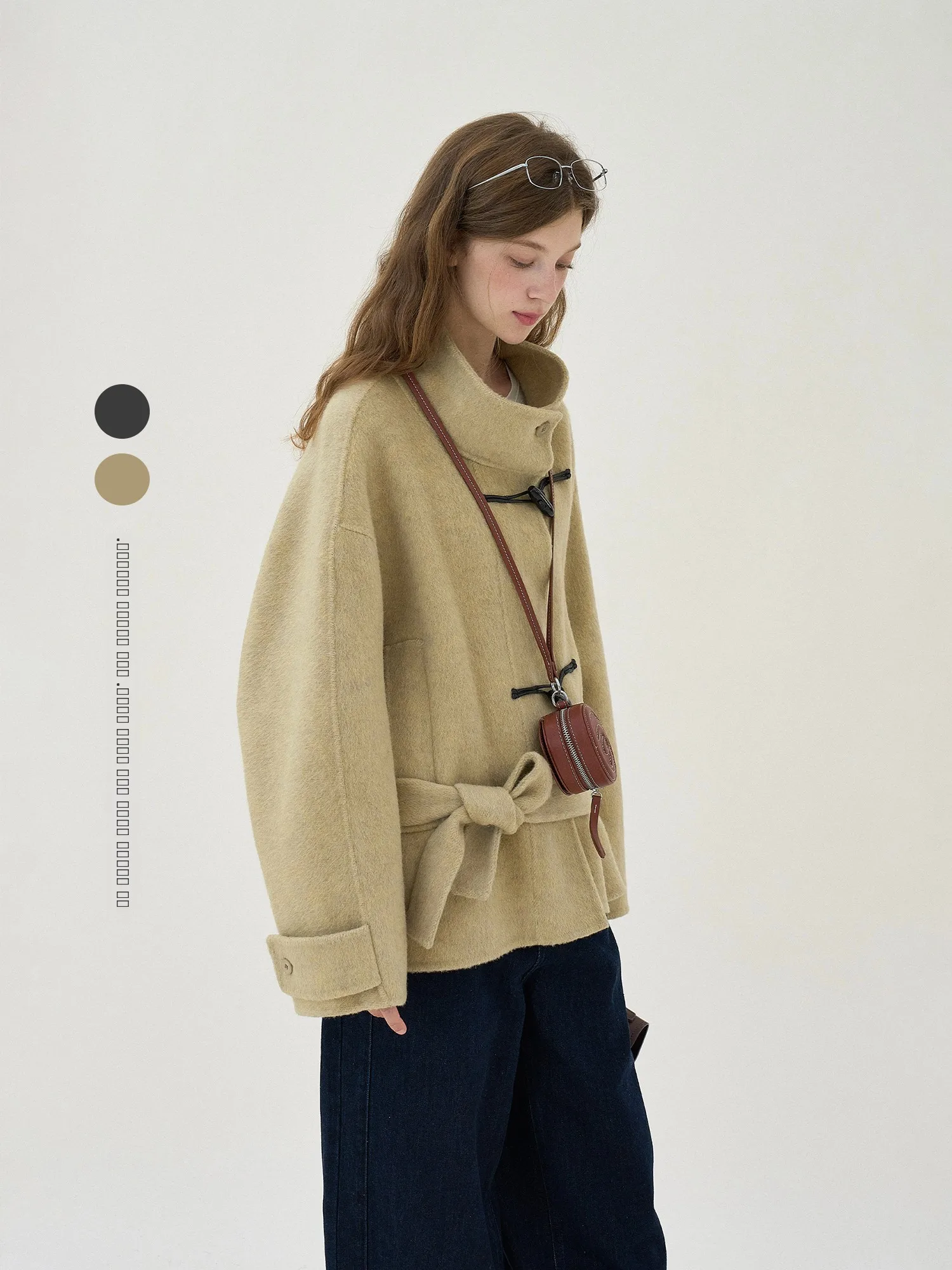 Enroute Double-Faced Woolen Coat with Horn Bule Waist Belt Ele Sle Thiened Wool Stand Collar for Young Women
Enroute Double-Faced Woolen Coat with Horn Bule Waist Belt Ele Sle Thiened Wool Stand Collar for Young Women