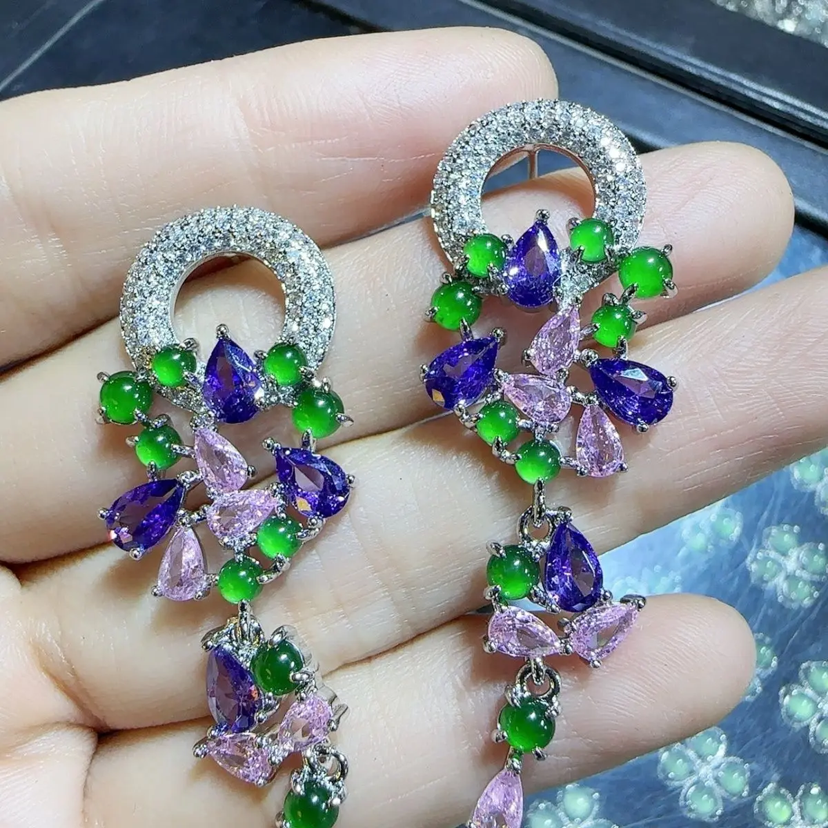 Natural A jadeite ice green egg surface stud earrings (choose one of the best in diversity)
Natural A jadeite ice green egg surface stud earrings (choose one of the best in diversity)