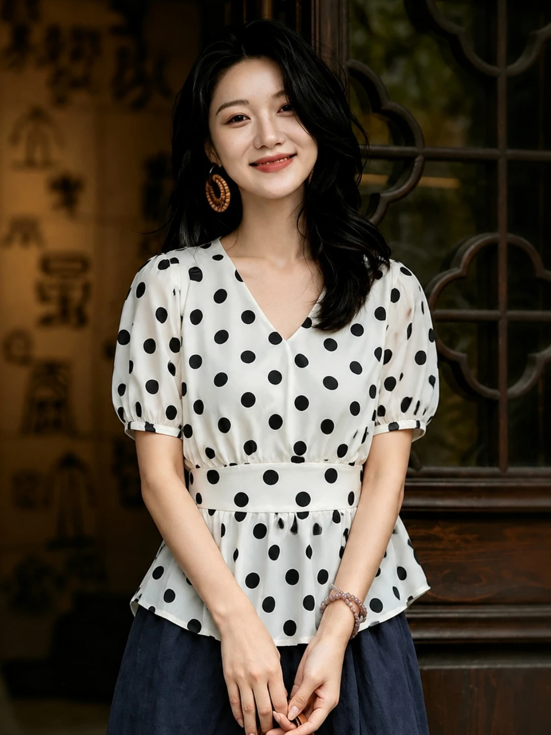 Elegant Polka Dot V-Neck Shirt Slimming Waist Design Fashionable Chic Style Korean Version Straight Cut Silk Top for Women
Elegant Polka Dot V-Neck Shirt Slimming Waist Design Fashionable Chic Style Korean Version Straight Cut Silk Top for Women