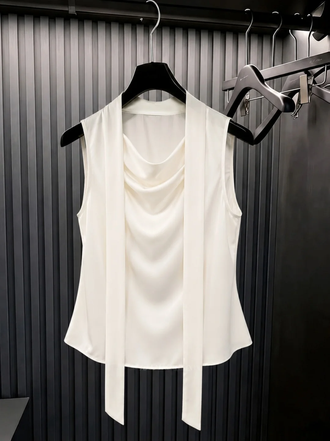 Fashionable Sleeveless Vest Women's Pure Color Versatile Belted Overhead Summer 2026 Korean Style Straight Cut Silk Top
Fashionable Sleeveless Vest Women's Pure Color Versatile Belted Overhead Summer 2026 Korean Style Straight Cut Silk Top