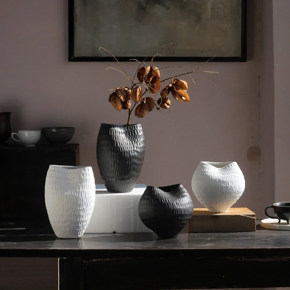 Ceramic Vase Black and White Checkered Irregular Pleats Flower Vase Hydroponics Terrarium Home Decoration Accessories
Ceramic Vase Black and White Checkered Irregular Pleats Flower Vase Hydroponics Terrarium Home Decoration Accessories
