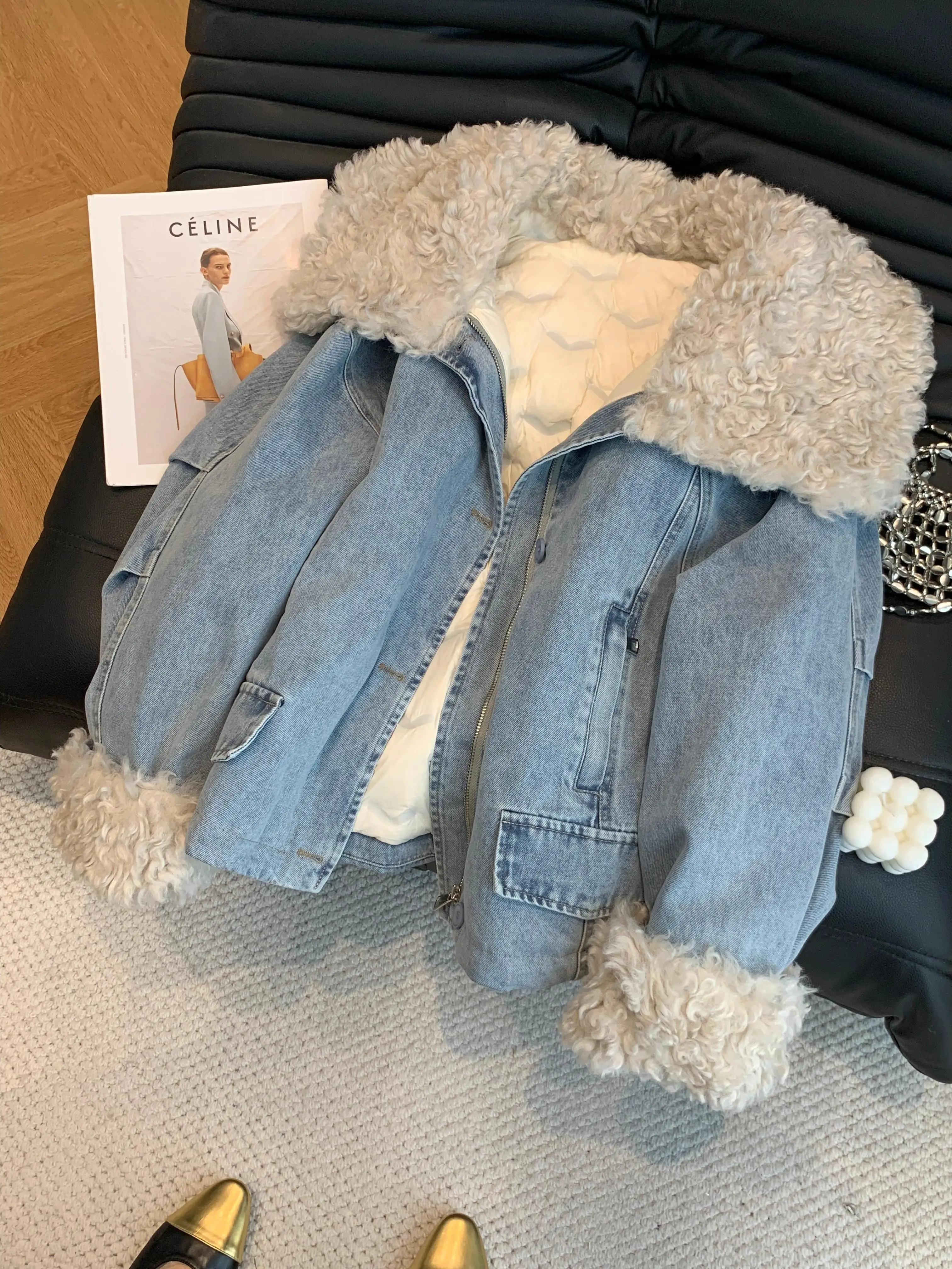 Женская джинсовая куртка в американском стиле с лацканами, плюшевая теплая куртка, модная универсальная повседневная толстая куртка, новинка осени и зимы
Женская джинсовая куртка в американском стиле с лацканами, плюшевая теплая куртка, модная универсальная повседневная толстая куртка, новинка осени и зимы