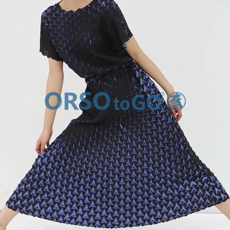 Summer New Set A-line Large Swing Skirt Elastic Waist Metallic Women's Plus Size Loose T-shirt Pleated Half Skirt Two Piece Sets
Summer New Set A-line Large Swing Skirt Elastic Waist Metallic Women's Plus Size Loose T-shirt Pleated Half Skirt Two Piece Sets