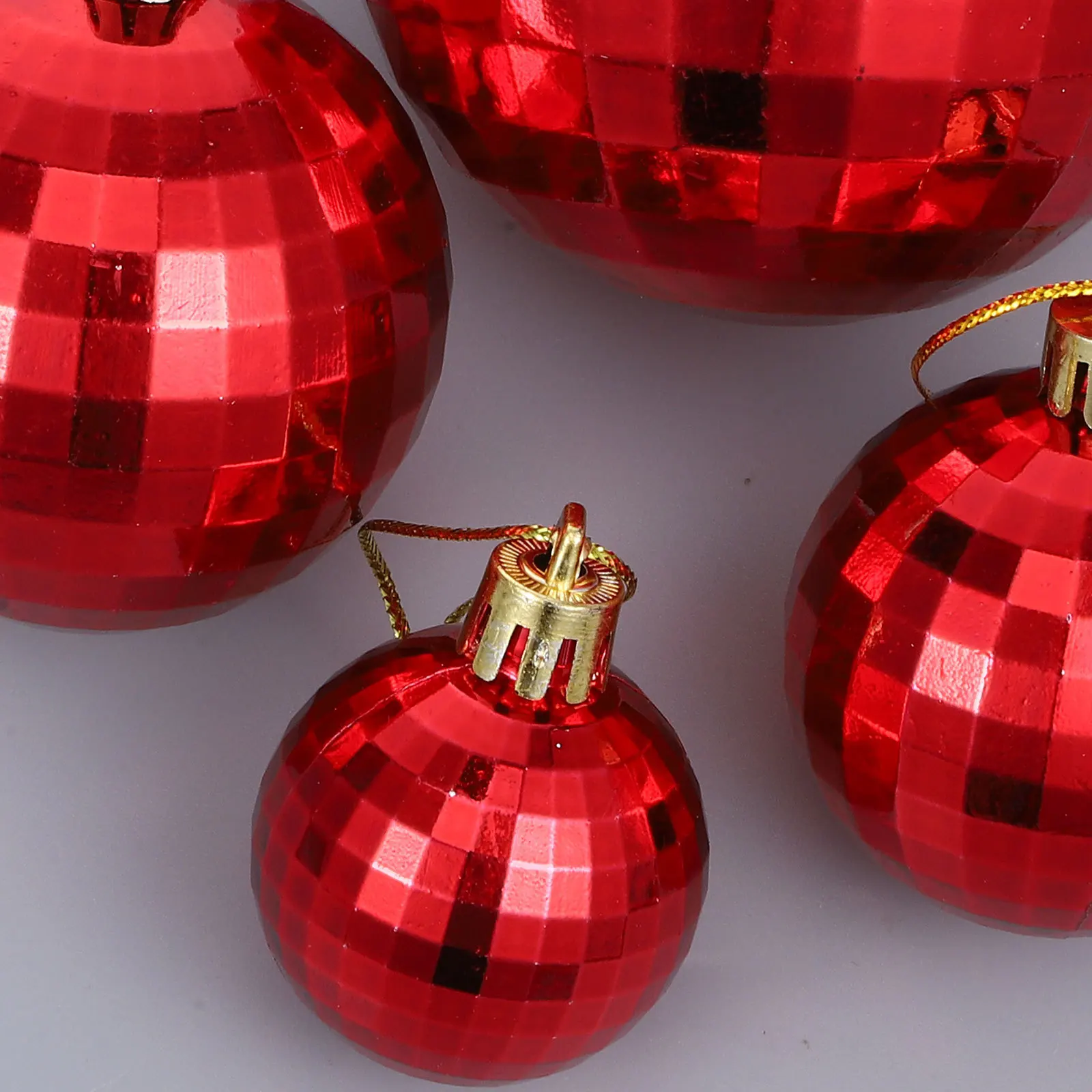 36Pcs Christmas Tree Hanging Ornaments Sturdy Xmas Ball Decorations Xmas Party Indoor Outdoor Hanging Decor Christmas Decor 
36Pcs Christmas Tree Hanging Ornaments Sturdy Xmas Ball Decorations Xmas Party Indoor Outdoor Hanging Decor Christmas Decor