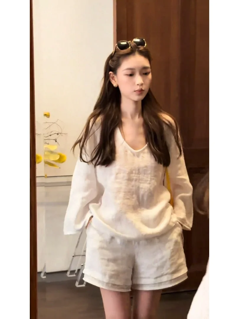 Parkyeon French Style Minimalist V-neck Women's Fashion Set Short Pants Versatile Casual Summer Outfit Polyester Fiber
Parkyeon French Style Minimalist V-neck Women's Fashion Set Short Pants Versatile Casual Summer Outfit Polyester Fiber